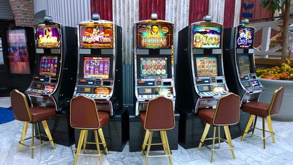 popcat Android app home screen showing live-dealer table options and sportsbook menu